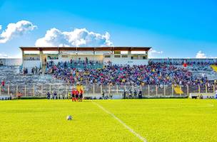 Estádio Tibério Nunes, em Floriano (Foto: Studio Águia Fotografias)