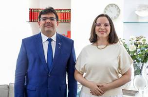 Governador Rafael Fonteles e Defensora Geral da DPE Carla Yascar Bento Feitosa (Foto: Divulgação)