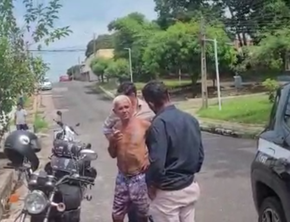 Homem preso por matar a mãe