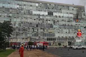 Incêndio atinge andar do prédio do Comando da Marinha em Brasília (Foto: CBM/DF)