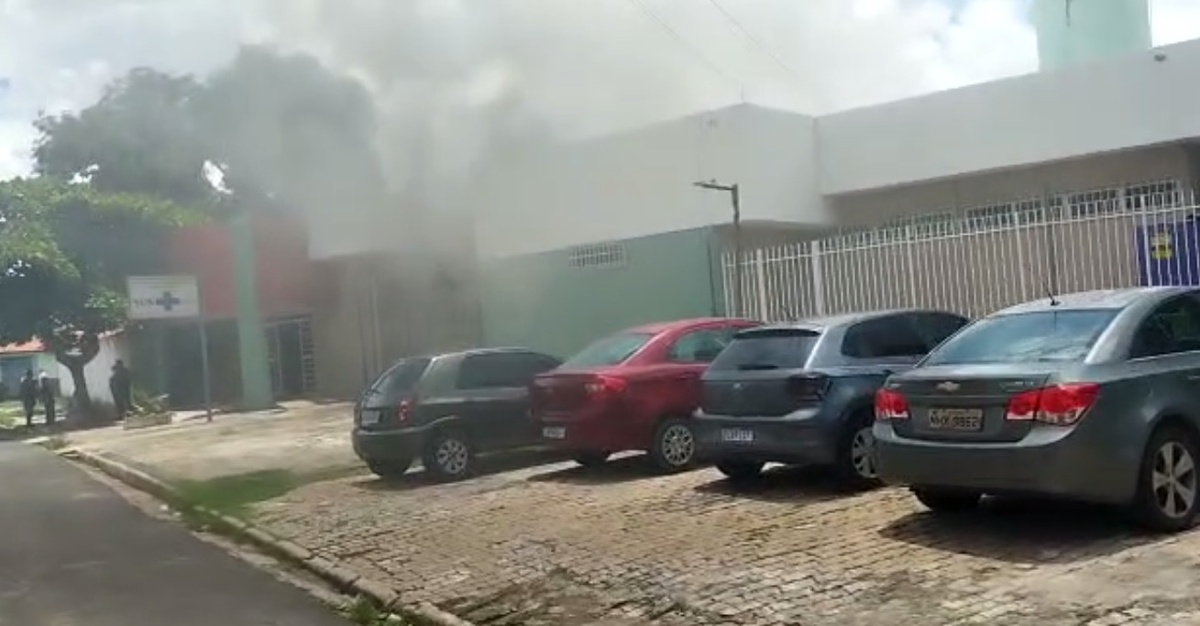 Incêndio atinge hospital e pacientes são transferidos em Teresina