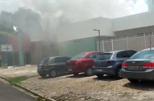 Incêndio atinge hospital e pacientes são transferidos em Teresina (Foto: Reprodução/ whatsapp)