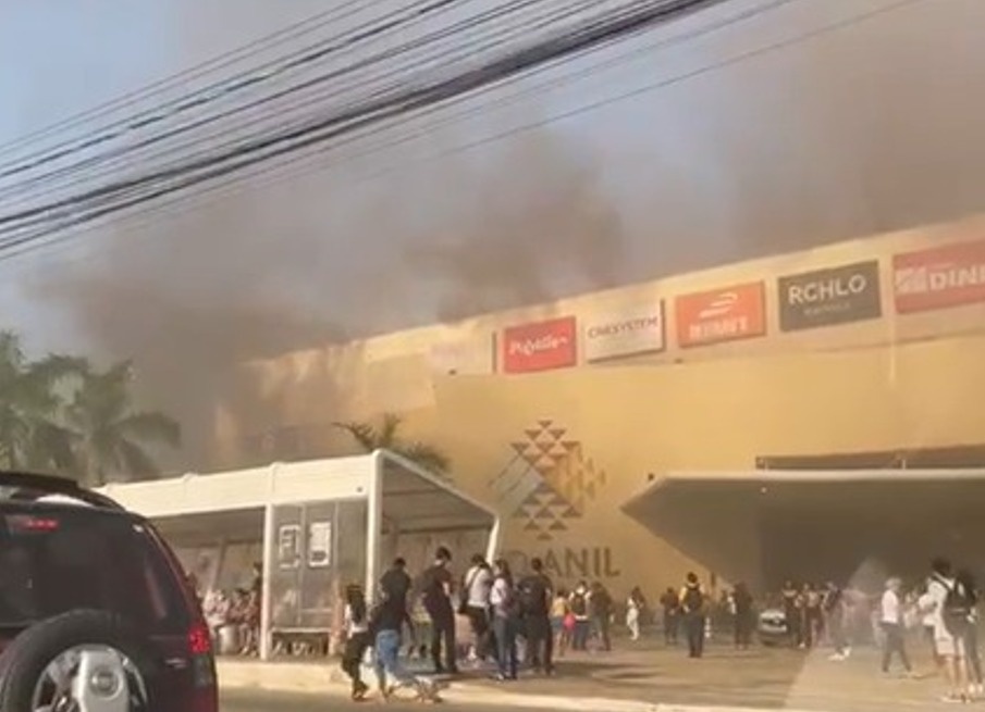 Incêndio atinge shopping e deixa feridos em São Luís no Maranhão