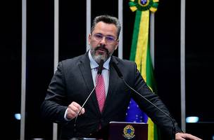 Maior acesso a armas não aumenta a violência, defende Alan Rick Compartilhe este conteúdo no Whatsapp (Foto: Pedro França/Agência Senado)