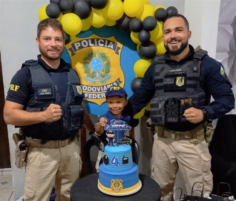 Menino de Brasileira, fã da PRF, ganha festa temática e visita surpresa