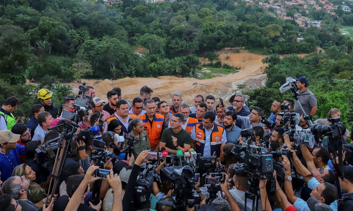 Ministro Waldez Góes e a ministra do Meio Ambiente, Marina Silva em visita ao Acre