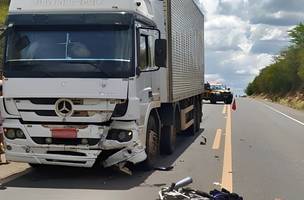 O motorista do caminhão passou por teste de alcoolemia (Foto: Divulgação / PRF)
