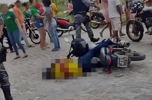 O policial chegou a entregar os pertences ao criminoso antes de reagir (Foto: Reprodução)