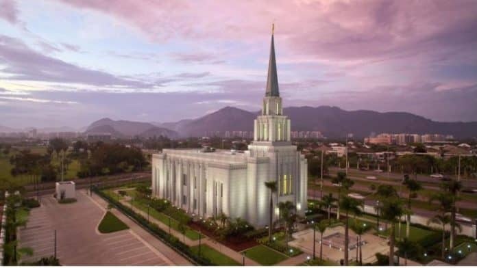 O Templo do Rio de Janeiro à noite