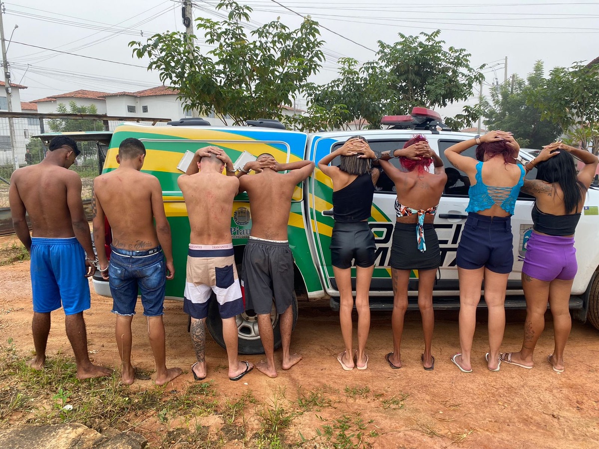 PM prende oito pessoas e apreende armas, munições, drogas e joias em Teresina