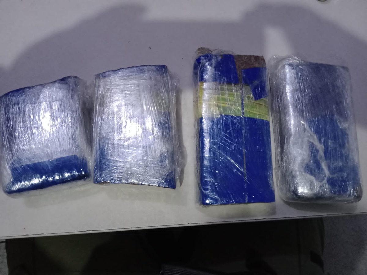 Polícia Militar apreende drogas em casa na Vila Mocambinho I
