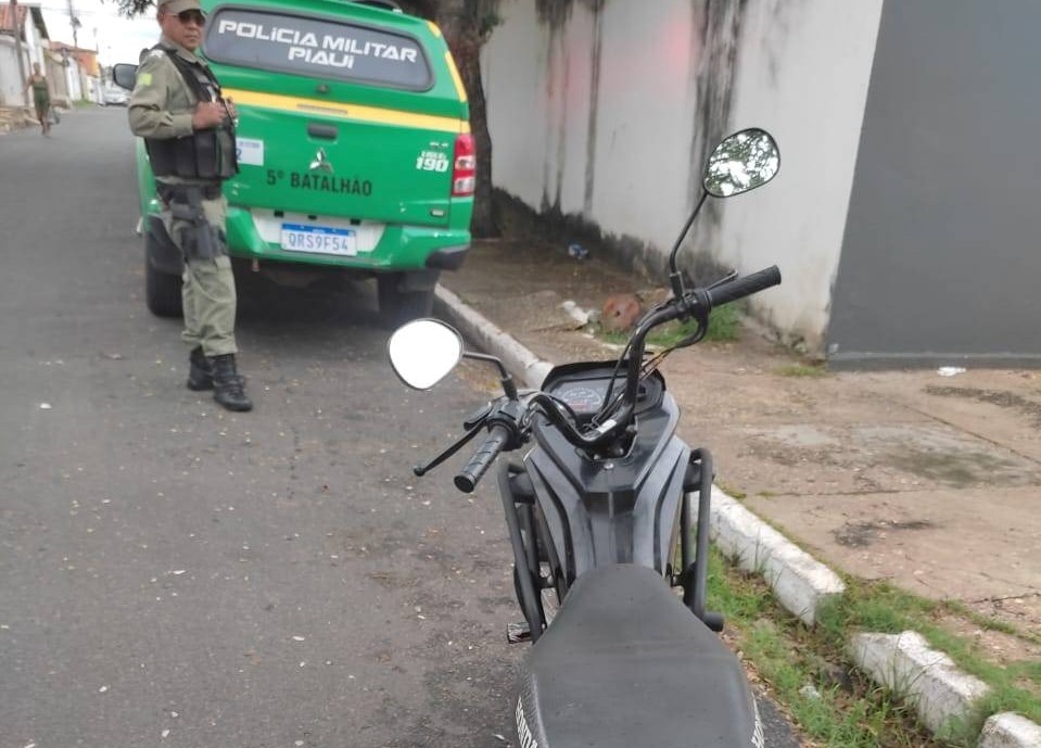 Polícia recupera moto roubada na zona leste de Teresina