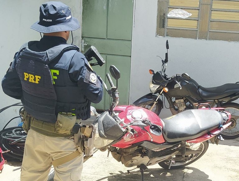 PRF recupera motocicleta roubada há dois dias na cidade de Teresina