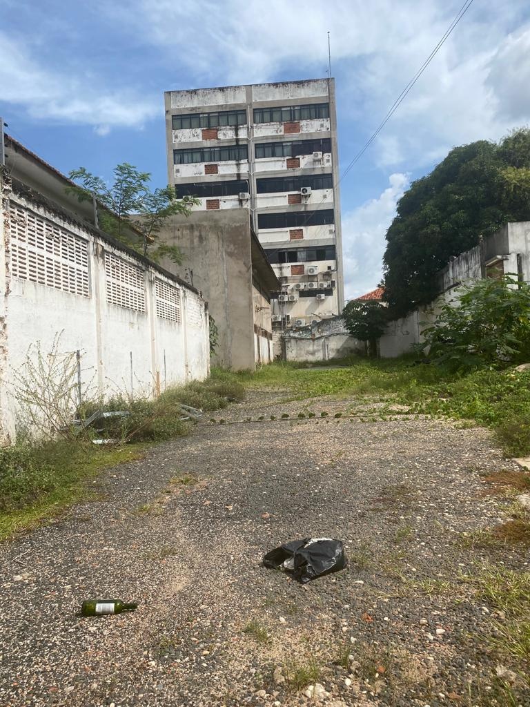 Terreno atras do prédio do antigo Sistel Palácio, na rua Álvaro Mendes