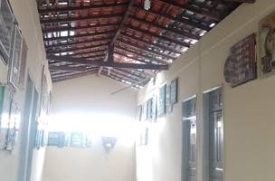 Teto de sala de aula da Uespi desaba e alunos denunciam descaso (Foto: Divulgação)