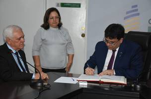 Themístocles assume governo do Piauí para Fonteles viajar à Estônia (Foto: Divulgação/Governo do Piauí)