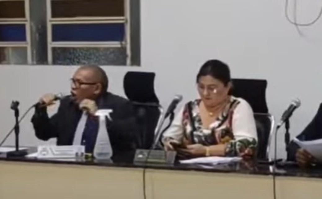 Vereador insinua que professoras são cachorras: “parem de latir”