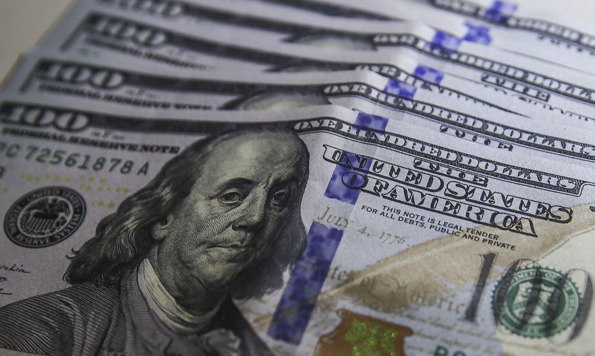 A alta da bolsa e queda no valor do dólar animou os investidores