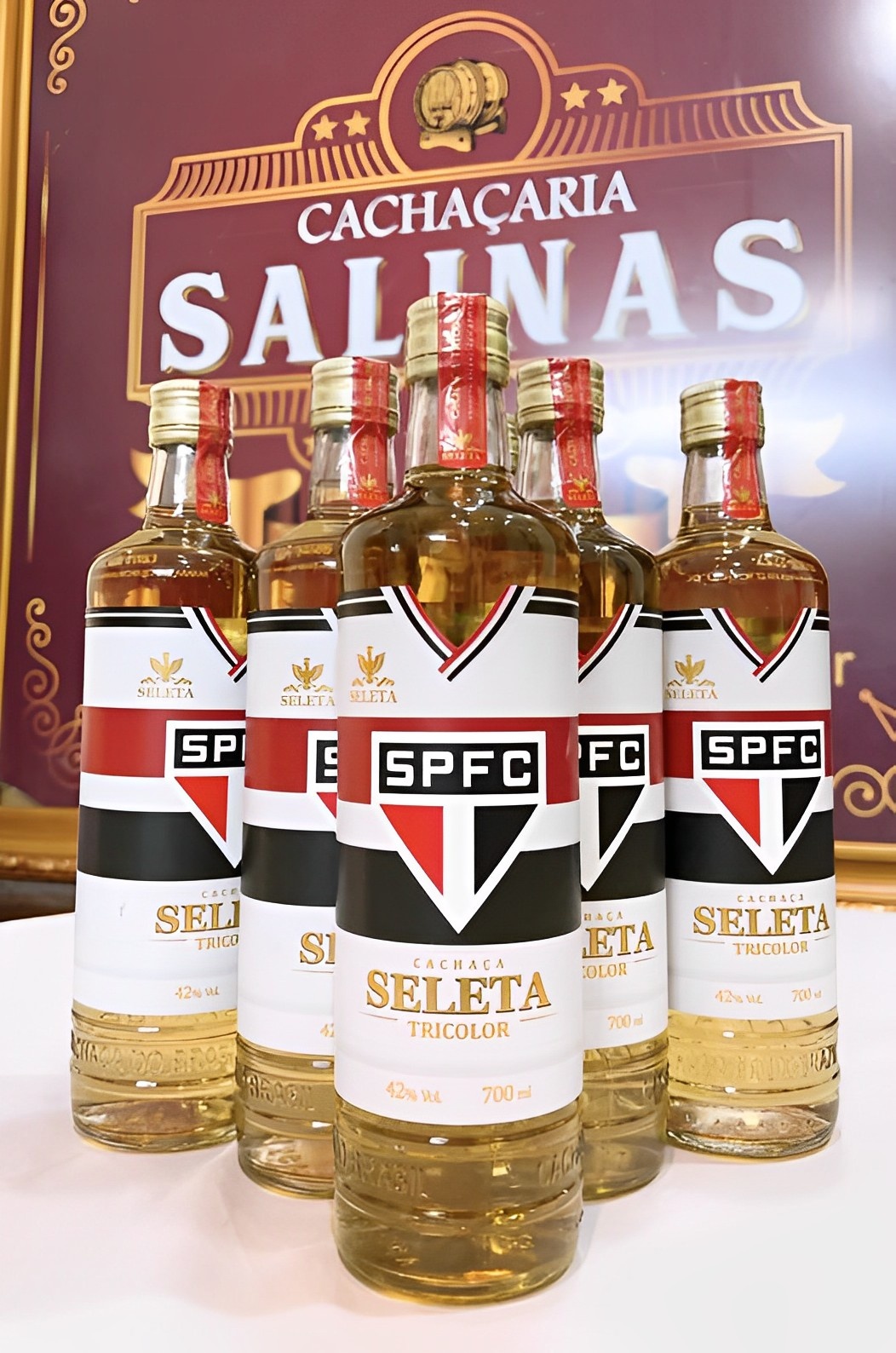 A cachaça vai custar R$ 39,90, em preço especial de lançamento.