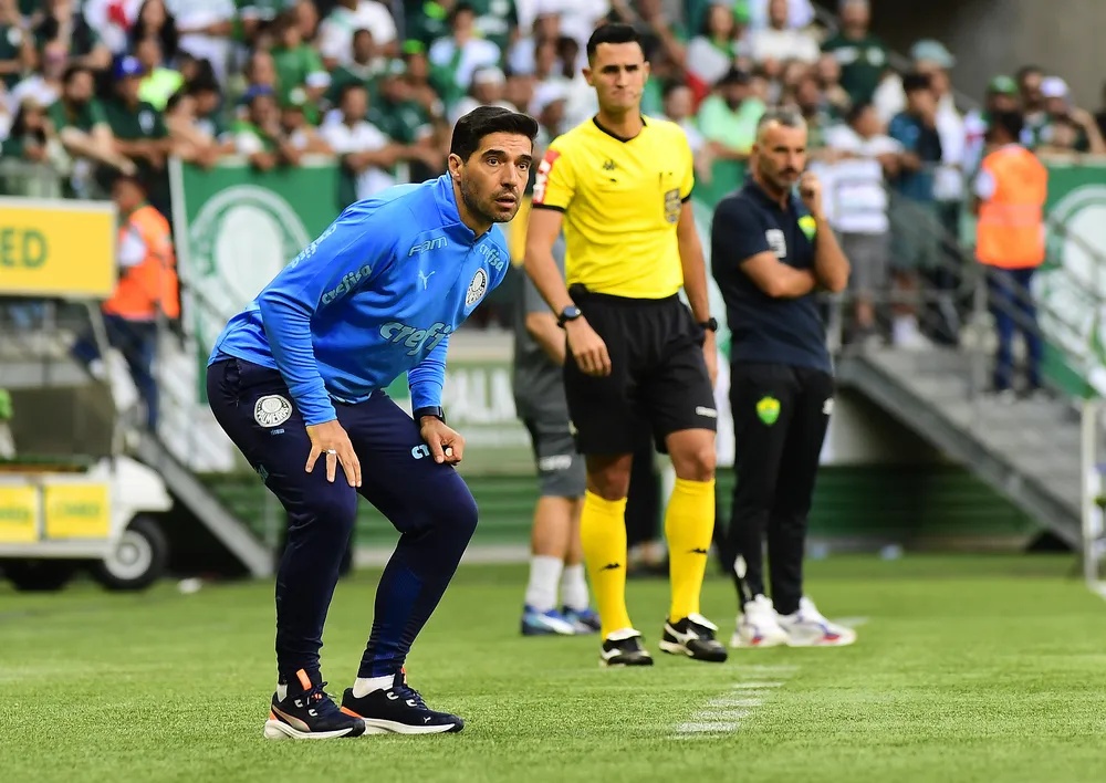 Abel Ferreira começou o Brasileiro levando dois cartões e sendo expulso de campo
