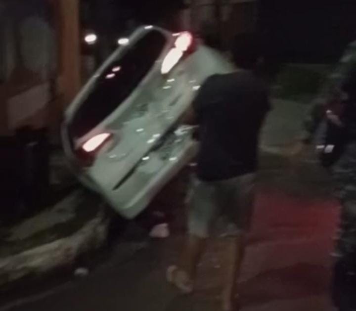 Assaltantes sofrem acidente durante perseguição policial na zona Sul