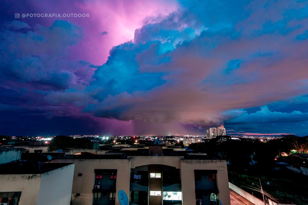 Fotógrafo registra nuvem em formato de tornado em Teresina