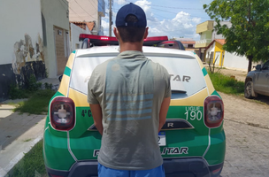 Homem é preso por porte ilegal de arma em Teresina (Foto: Polícia Militar)