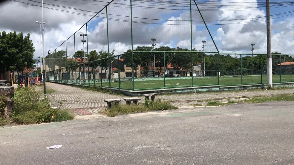 Homens são mortos durante torneio de futebol