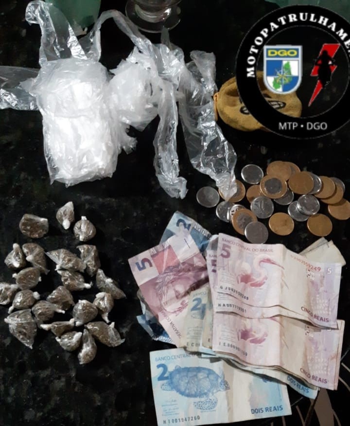 Itens apreendidos durante a ação da polícia