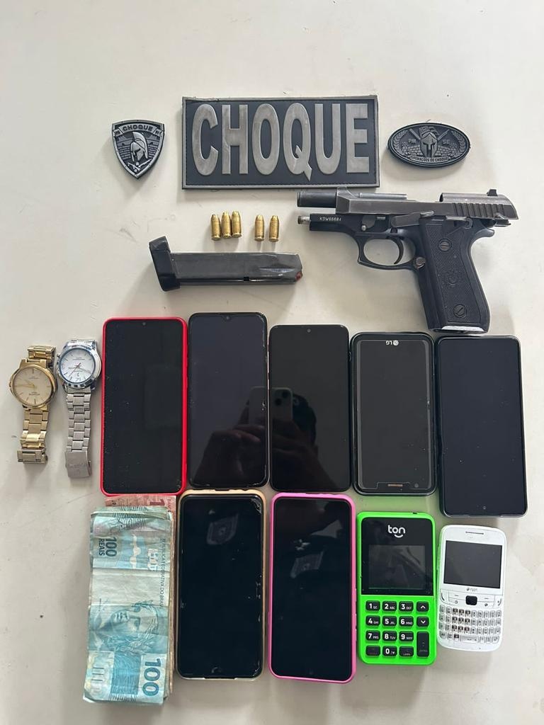 Itens encontrados com os suspeitos ao serem abordados pela polícia