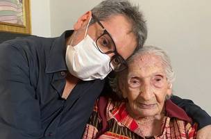 João Claudio Moreno com sua mãe 'Dona Raimundinha'. (Foto: Reprodução/Instagram)