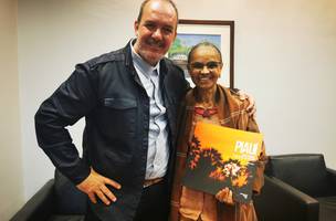 Ministra Marina Silva Com o jornalista André Pessoa, que lançou livro em Brasília (Foto: Divulgação)