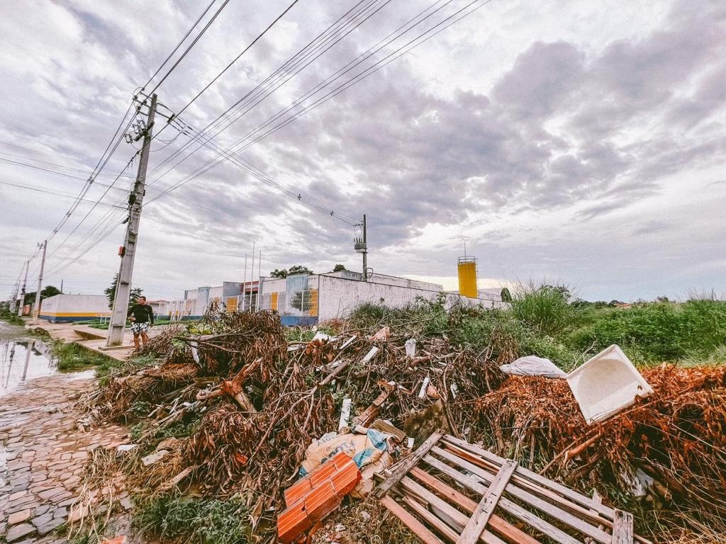Moradores denunciam descaso da gestão pública com bairros na Zona Sul