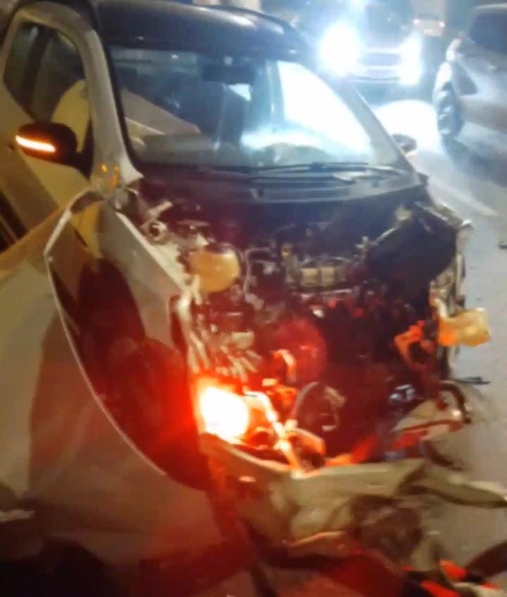Motorista perde controle e bate em carro estacionado na Avenida Zequinha Freire