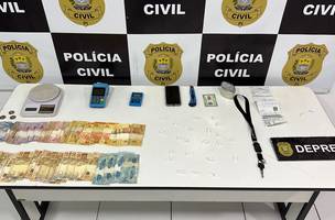 Mulher é presa com drogas e aparelhos roubados em Teresina (Foto: PC/Divulgação)