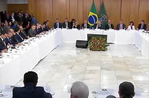 O encontro está sendo transmitido ao vivo na TV Brasil (Foto: Reprodução/ TV Brasil)