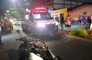 O homem foi socorrido por uma ambulância do SAMU (Foto: Reprodução)