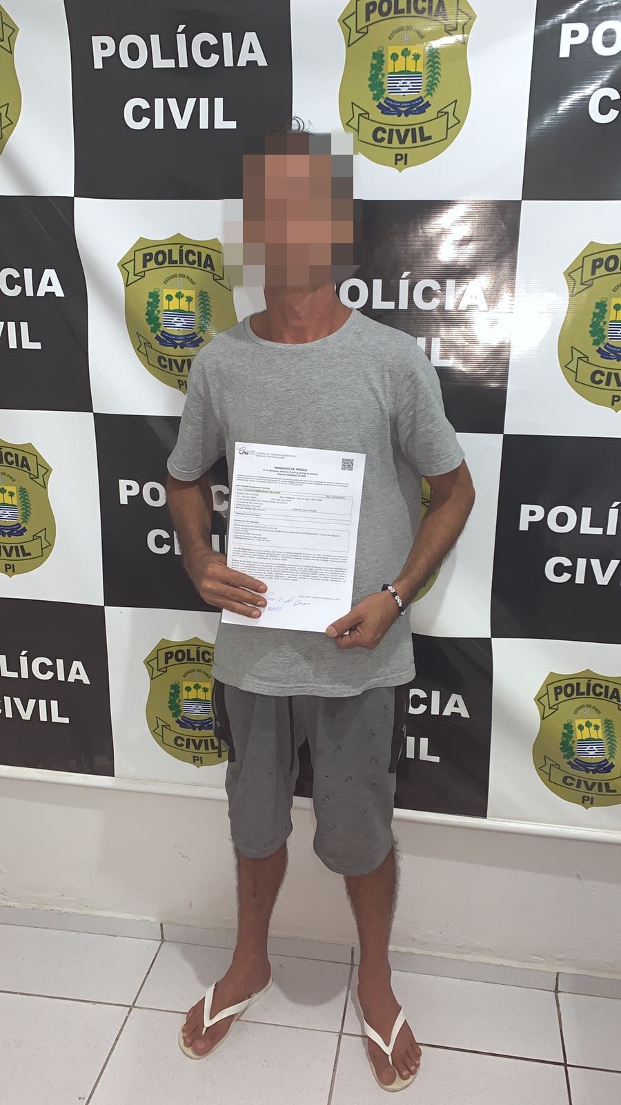 O preso foi encaminhado para Central de Flagrantes e deve ficar à disposição da Justiça.