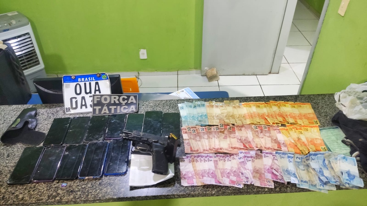 Objetos recuperados pelos policias