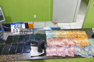 Objetos recuperados pelos policias (Foto: Divulgação/PM)