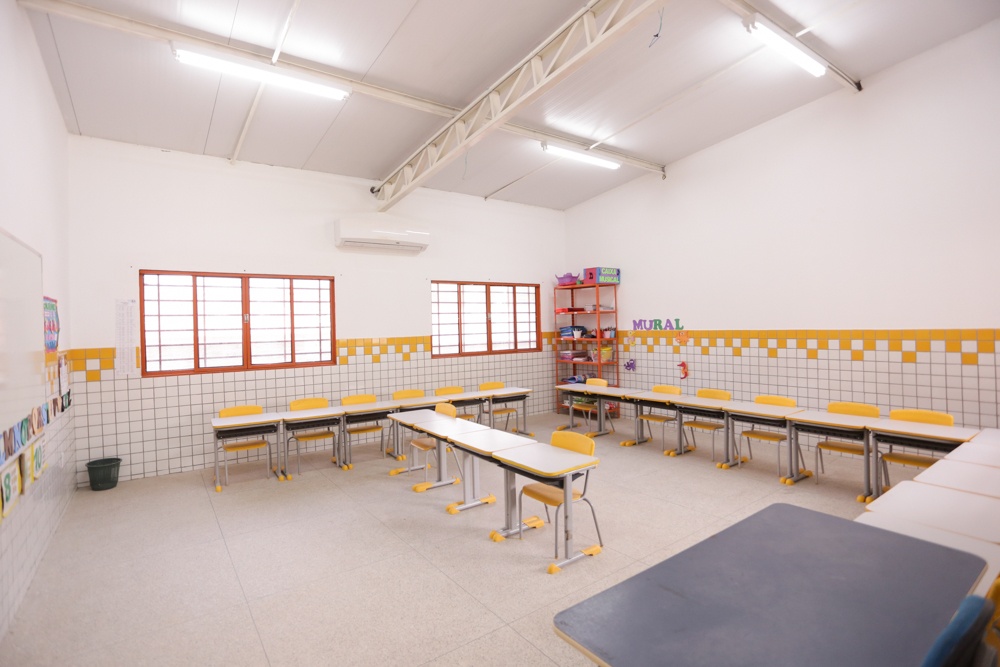 Pais denunciam ausência de acompanhante para filho autista em escola de Teresina