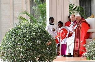 Papa celebra missa do Domingo de Ramos (Foto: Vaticano/Divulgação)