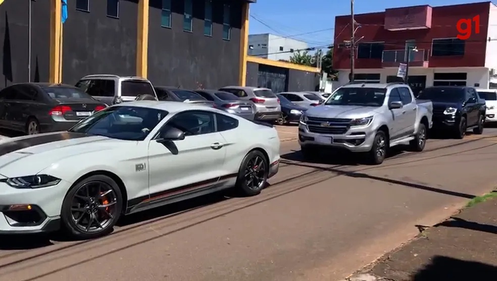 PF apreende carros de luxo durante operação Rota Caipira