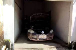 Polícia apreende carro usado por criminosos em ataque a policial (Foto: Reprodução/redes sociais)