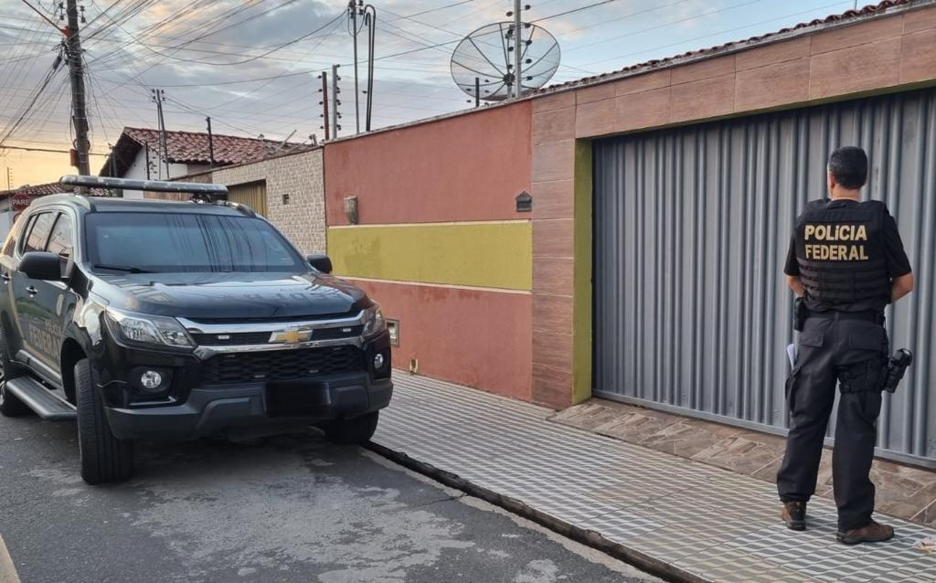 Polícia Federal cumpre mandados contra hackers que invadiram sistema do INSS