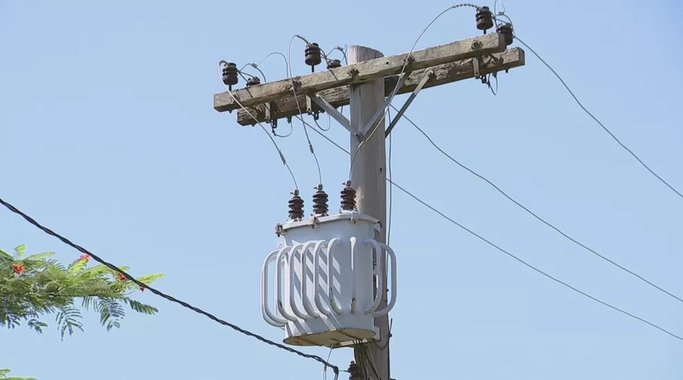 Poste de energia elétrica