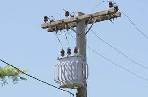 Poste de energia elétrica (Foto: Reprodução/TVTEM)