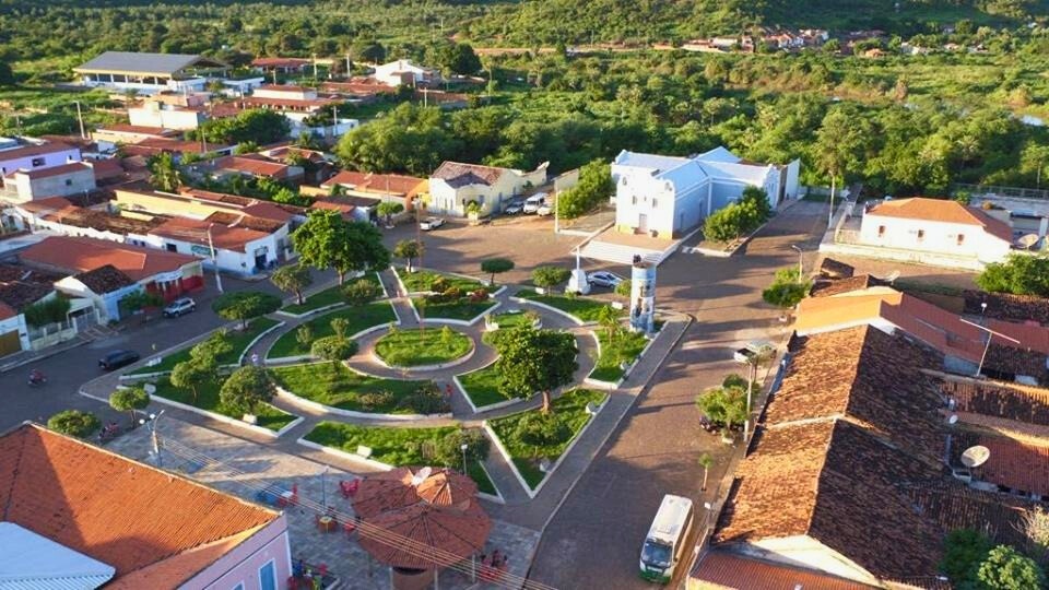 Praça central da cidade de Itainópolis