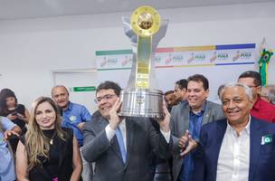 Rafael vai entregar a taça do Campeonato Piauiense 2023 (Foto: Divulgação)