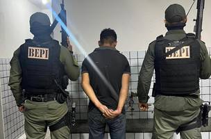 Suspeito de assalto é preso depois de perseguição com a Polícia Militar (Foto: Divulgação/PM)